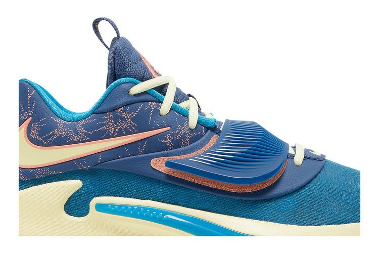 Nike Zoom Freak 3 Everlasting Love