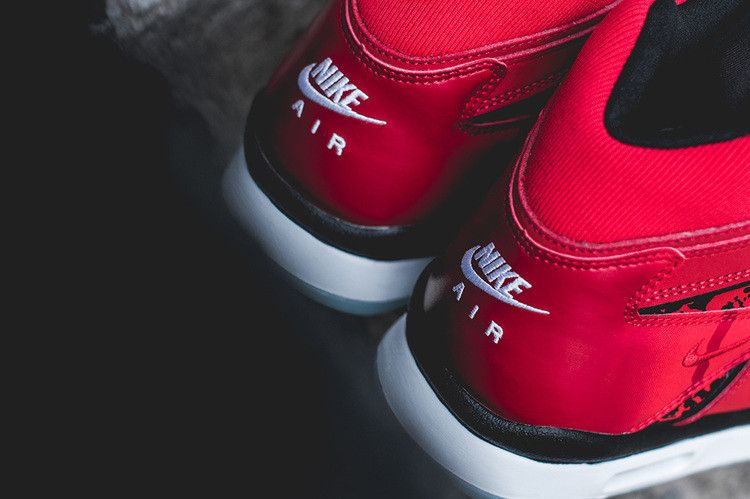 Nike Air Tech Challenge Hybrid Chilling Red