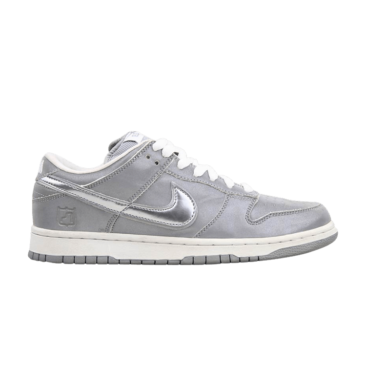 Nike SB Dunk Low Medicom 3