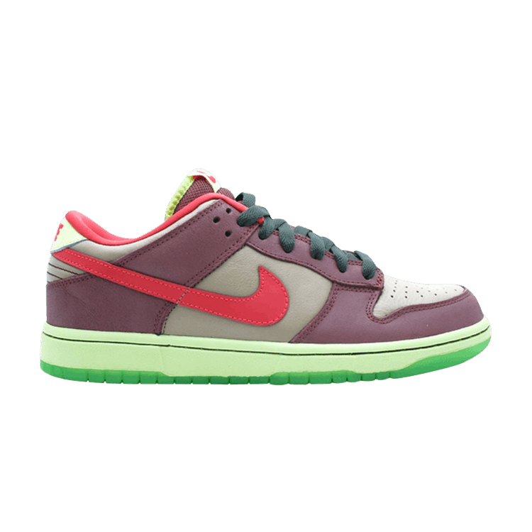 Nike SB Dunk Low Toxic Sea Robbin