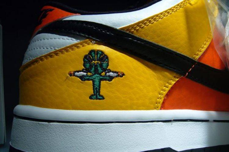 Nike SB Dunk Low Raygun Home