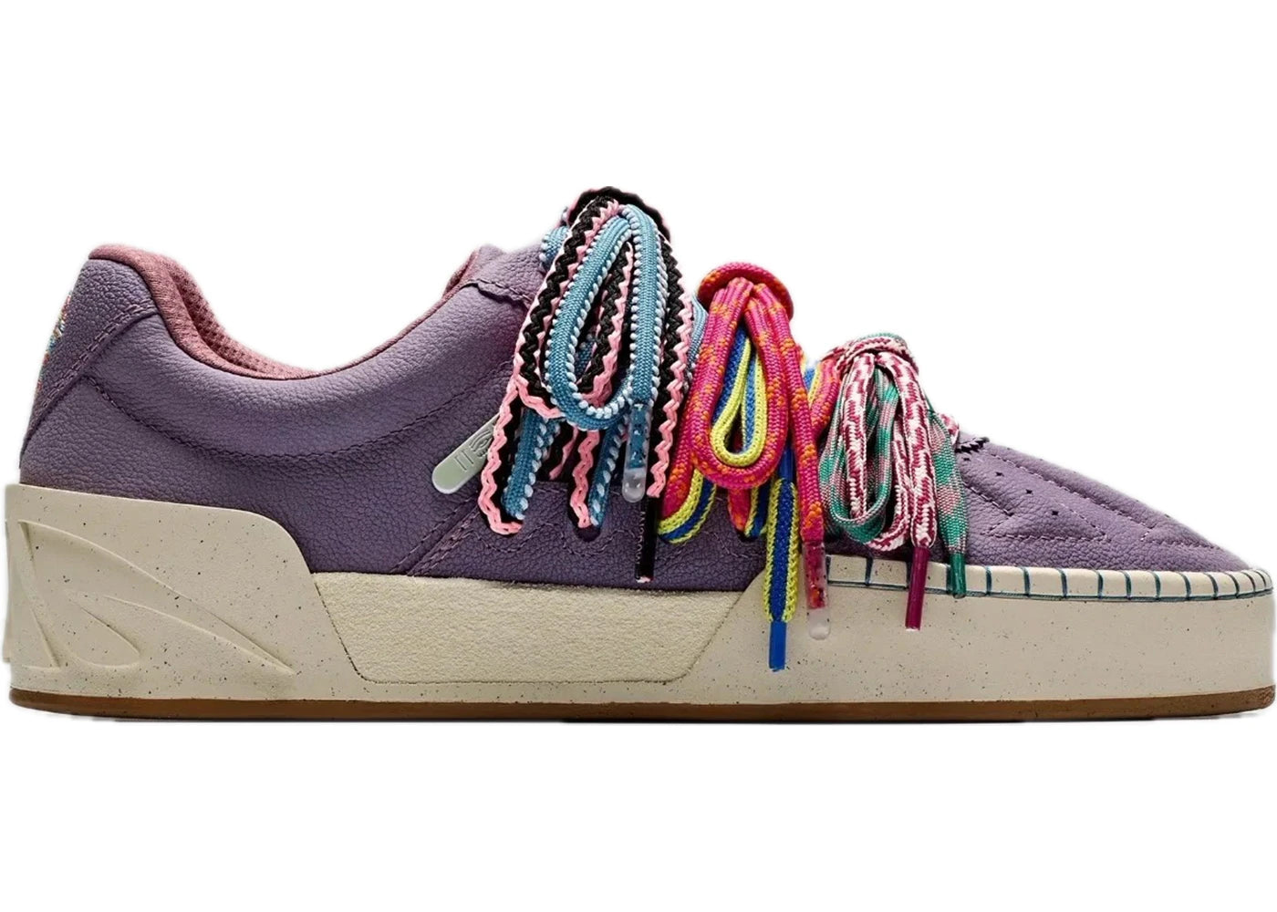 Anta Kai Hélà Artist on Court