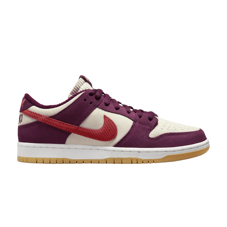 Nike SB Dunk Low Skate Like a Girl - Side Kicks