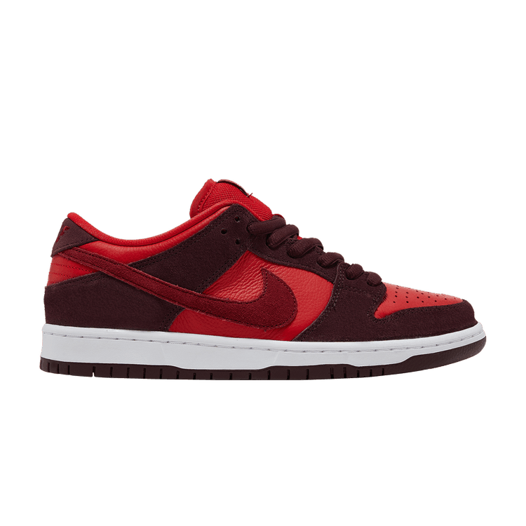 Nike SB Dunk Low Cherry - Side Kicks